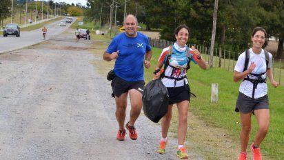 Plogging: el deporte que usa sentadillas para recolectar residuos busca crecer en Santa Fe