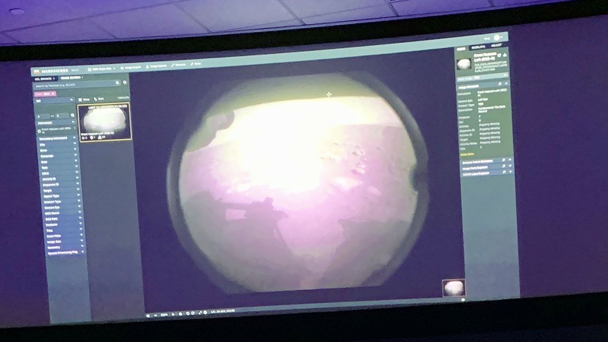 El cráter Jezero desde el rover Perseverance de la Nasa.