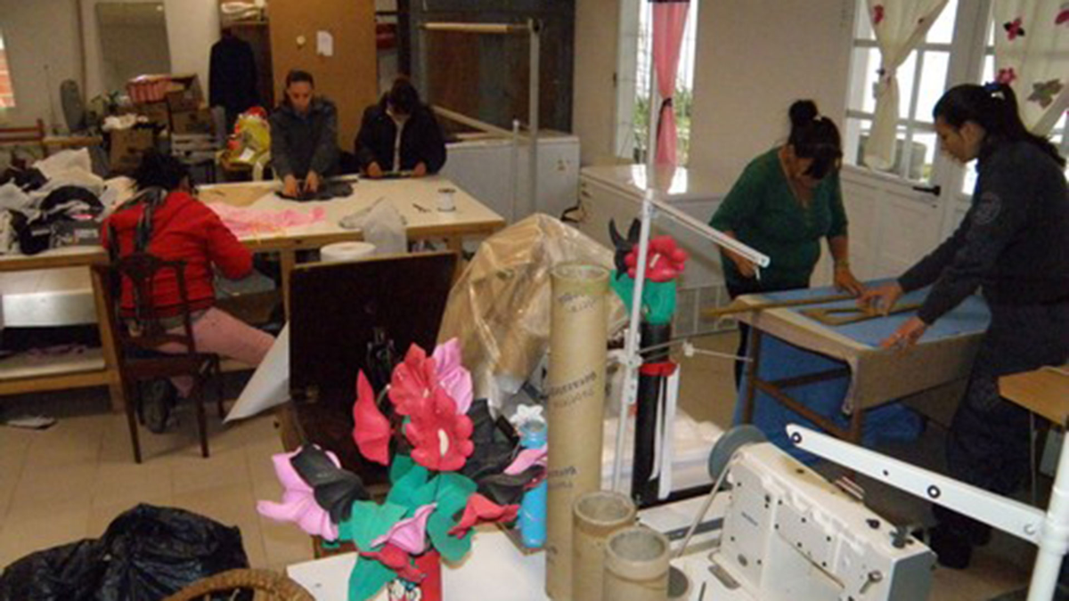 El penal donde cumple condena Nahir Galarza: el taller de lavandería que presta servicios tanto dentro del penal como a clientes externos. El penal donde cumple condena Nahir Galarza: el taller de lavandería que presta servicios tanto dentro del penal como a clientes externos.