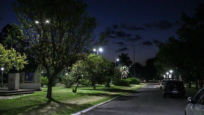 Luego del robo de luminarias en el Parque Garay, Provincia y Municipalidad reforzarán la seguridad