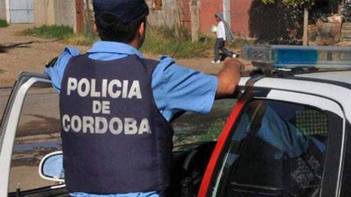 Un suboficial de la policía de la provincia de Córdoba fue detenido luego de apuñalar a su pareja