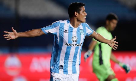 Con gol de Melgarejo, La Academia obtuvo la mínima ventaja en su casa. Con gol de Melgarejo, La Academia obtuvo la mínima ventaja en su casa.