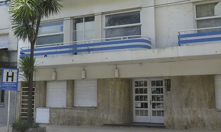 Bajo la fachada de un instituto dedicado a la enseñanza de yoga funcionaba una organización criminal con rasgos de secta religiosa en el City Hotel de Mar del Plata. Bajo la fachada de un instituto dedicado a la enseñanza de yoga funcionaba una organización criminal con rasgos de secta religiosa en el City Hotel de Mar del Plata.