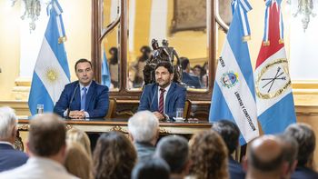 Gustavo Valdés junto a Maximiliano Pullaro en Corrientes.