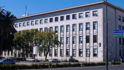 Inédito fallo judicial en Rosario: una niña obtuvo triple filiación con dos madres y un padre