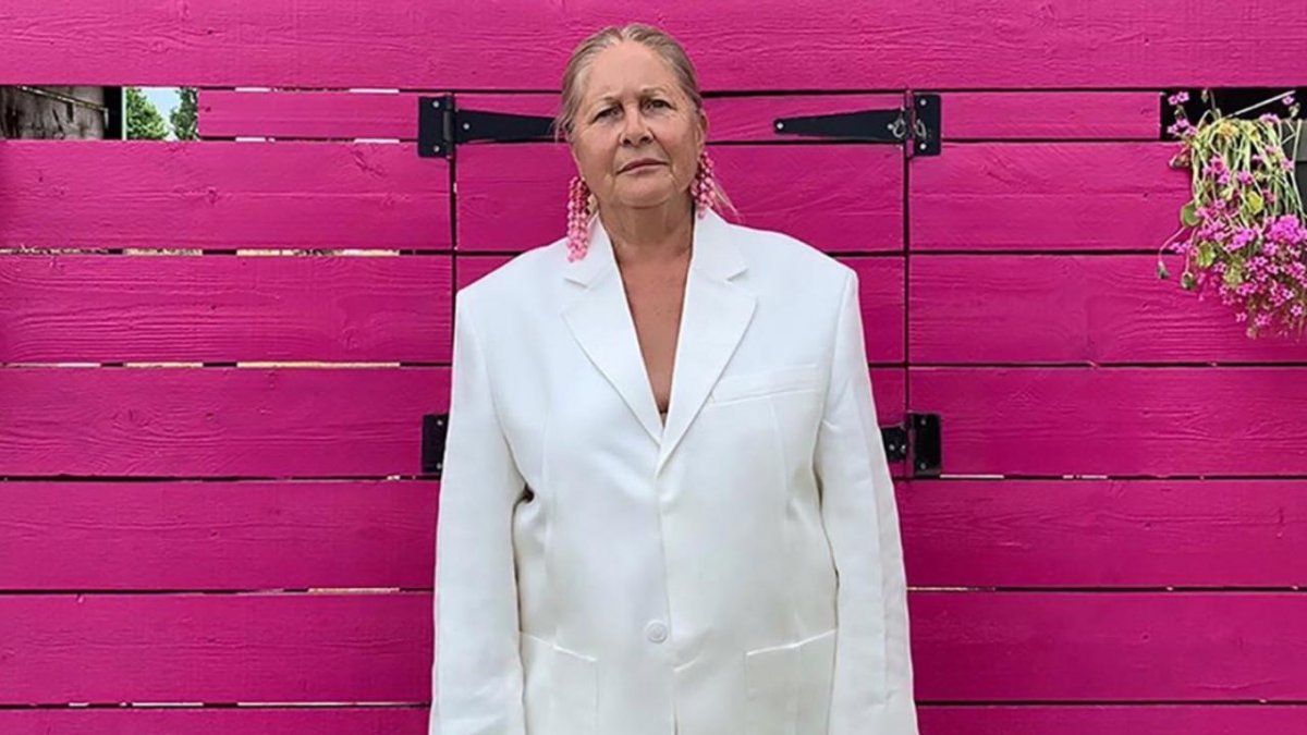 La abuela de&nbsp; Simon Porte Jacquemus es parte de la campa&ntilde;a del dise&ntilde;ador&nbsp;franc&eacute;s