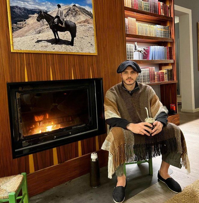 Mauro Icardi y un look campestre que es muy cuestionado en las redes sociales.