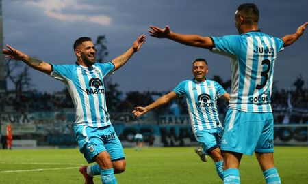 Gimnasia de Jujuy le marcó tres goles a Colón en apenas 45 minutos. Gimnasia de Jujuy le marcó tres goles a Colón en apenas 45 minutos.