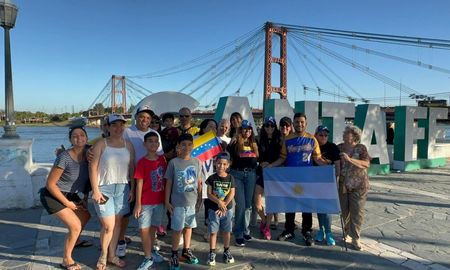 Entre las personas que se concentraron en el paseo costero, Eiver Colombo —uno de los asistentes— explicó a AIRE las razones de su presencia y su vínculo con lo sucedido. Entre las personas que se concentraron en el paseo costero, Eiver Colombo —uno de los asistentes— explicó a AIRE las razones de su presencia y su vínculo con lo sucedido.