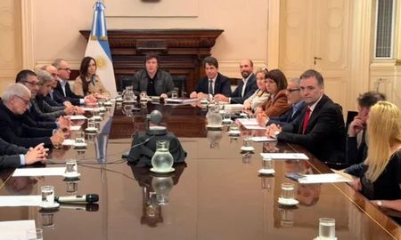 El gabinete y el embajador de Israel, mantuvieron un larga reunión en el Comité de Crisis, en la Casa Rosada. El gabinete y el embajador de Israel, mantuvieron un larga reunión en el Comité de Crisis, en la Casa Rosada.