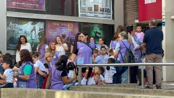 Con el Teatro Municipal repleto, entregan diplomas a egresados de los Jardines Municipales