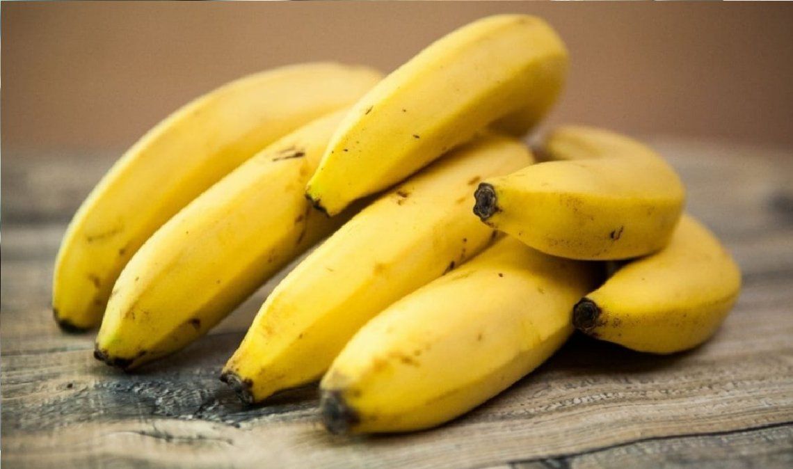 Los especialistas en nutrición señalan cuáles son los beneficios e inconvenientes de comer bananas en ayunas, una fruta rica en potasio.