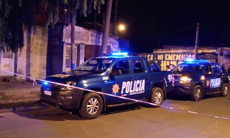 La víctima es un joven de 16 años, recibió cuatro disparos. La víctima es un joven de 16 años, recibió cuatro disparos.