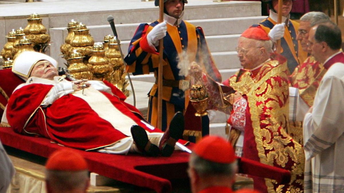 Juan Pablo II falleció el 2 de abril del 2005.