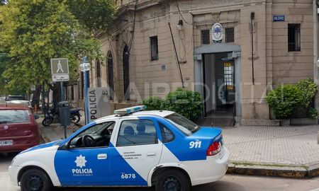 Durante dos días la comisaría 3° de Santa Fe estuvo en cuarentena por un caso sospechoso de coronavirus. Durante dos días la comisaría 3° de Santa Fe estuvo en cuarentena por un caso sospechoso de coronavirus.