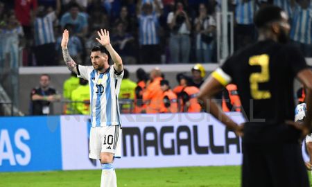 Lionel Messi llegó a los 100 goles anotados con la camiseta de la Selección Argentina. Lionel Messi llegó a los 100 goles anotados con la camiseta de la Selección Argentina.