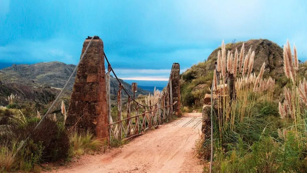 Escapada a Taninga, un pueblito repleto de túneles y paisajes serranos. Escapada a Taninga, un pueblito repleto de túneles y paisajes serranos.