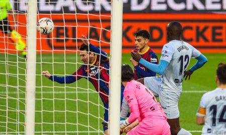 Lionel Messi llegó a los 643 goles con la camiseta del Barcelona y alcanzó a Pelé como el máximo anotador con un mismo club. Lionel Messi llegó a los 643 goles con la camiseta del Barcelona y alcanzó a Pelé como el máximo anotador con un mismo club.