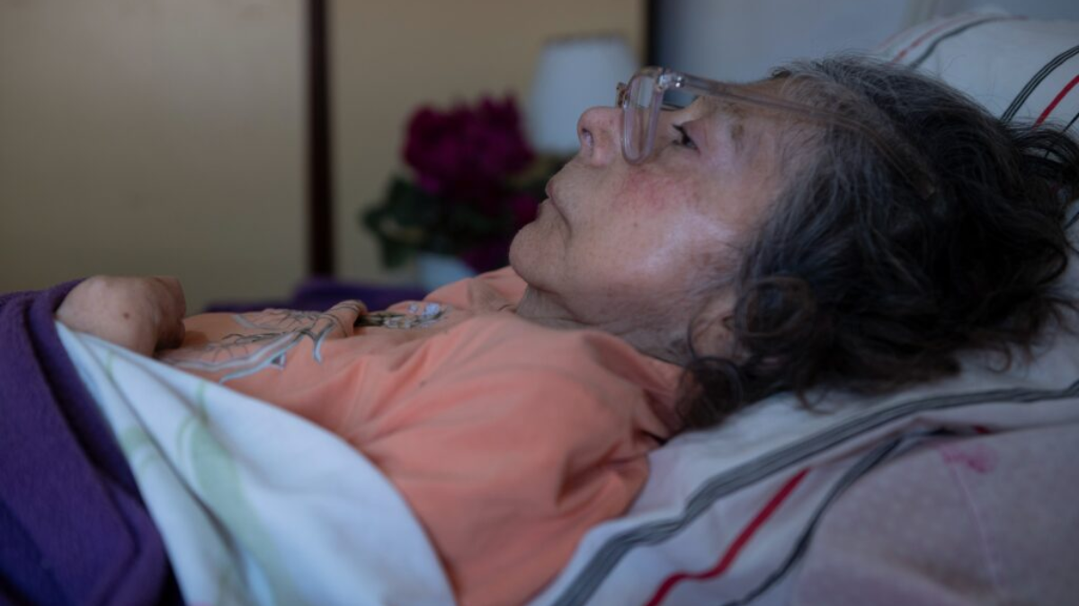 María tiene 63 años