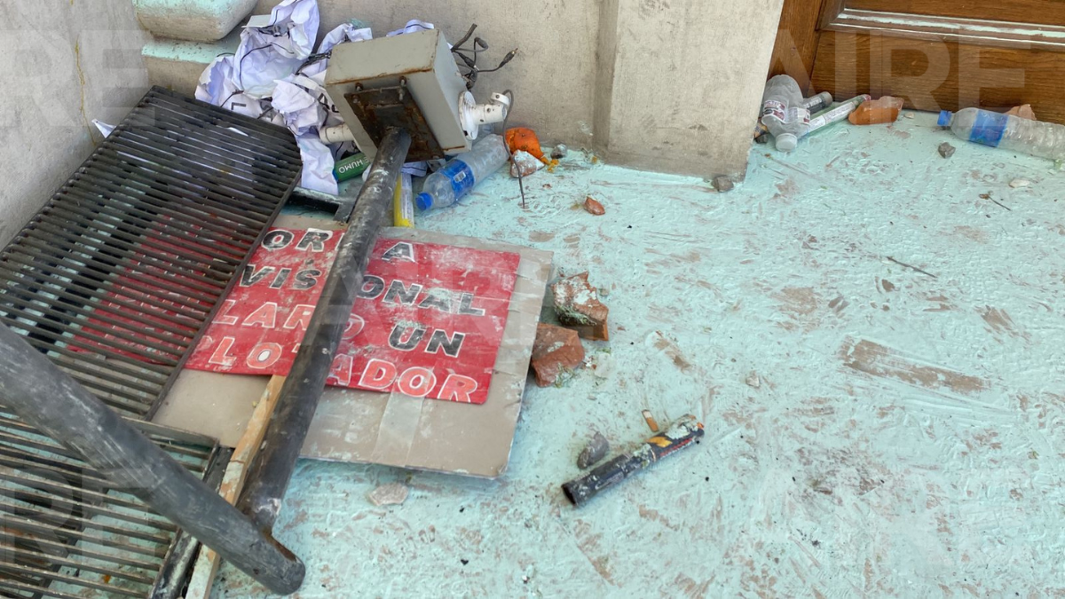 Los destrozos en la Legislatura de Santa Fe. Los destrozos en la Legislatura de Santa Fe.