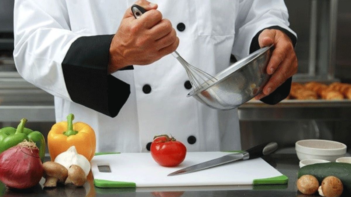El salario actualizado de los cocineros y el personal de tareas específicas en septiembre de 2025.