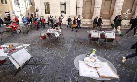 Italia abandonó el estado de emergencia y relajó medidas contra el coronavirus. Italia abandonó el estado de emergencia y relajó medidas contra el coronavirus.