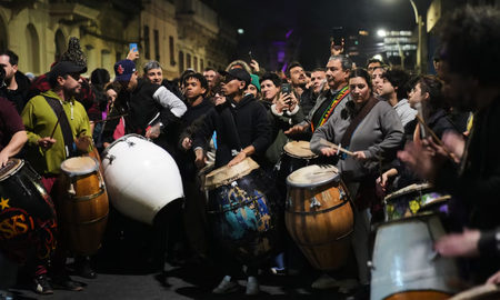 Ruben Rada, leyenda indiscutida de la música uruguaya y el candombe, falleció a los 83 años en Montevideo. Ruben Rada, leyenda indiscutida de la música uruguaya y el candombe, falleció a los 83 años en Montevideo.