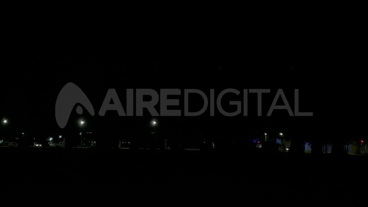 Las luces de los autos que circulan por la avenida y las del Nuevo Hospital Iturraspe es lo único que ilumina la plazoleta. Las luces de los autos que circulan por la avenida y las del Nuevo Hospital Iturraspe es lo único que ilumina la plazoleta.