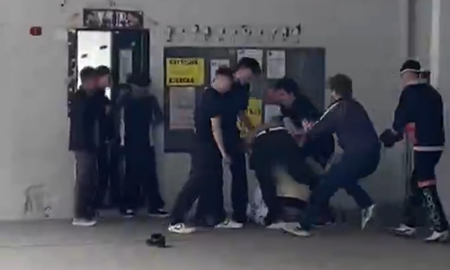 Video: brutal batalla campal en el patio de una escuela de La Plata Video: brutal batalla campal en el patio de una escuela de La Plata