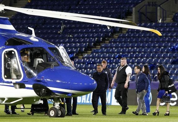 El momento en el que el helicóptero del Leicester salía del estadio