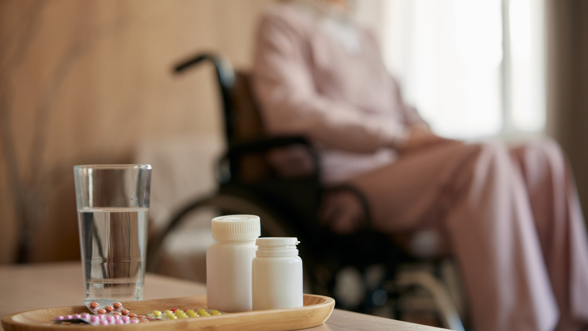 Los tratamientos más prometedores son los fármacos que reducen la cantidad de beta amiloide en el cerebro. Los tratamientos más prometedores son los fármacos que reducen la cantidad de beta amiloide en el cerebro.