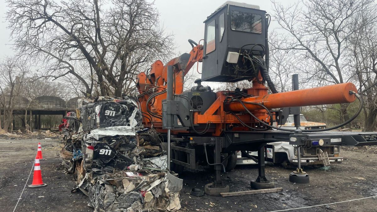 Finaliza la compactación de vehículos del depósito policial de La Tablada.