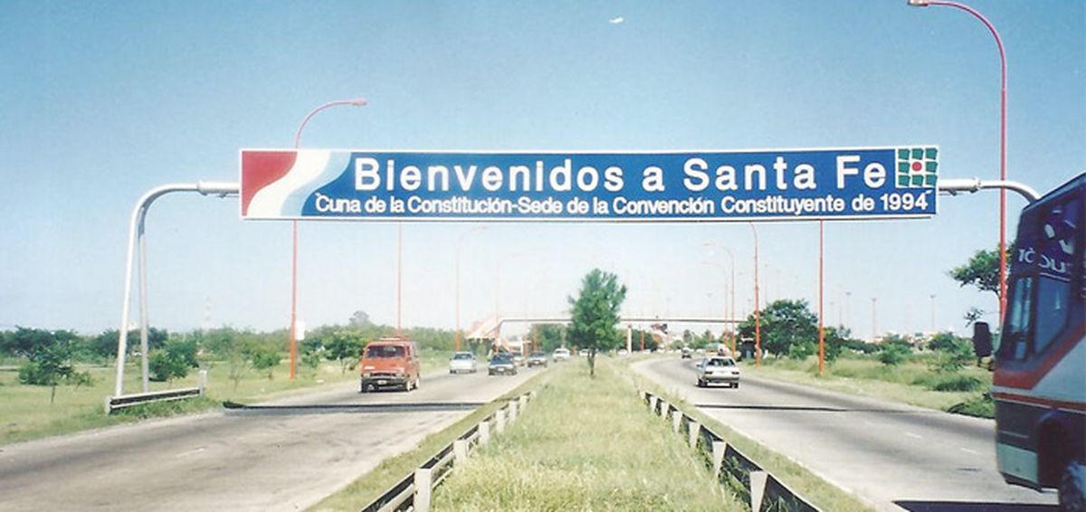 El histórico cartel fue colocado en 1994 en la entrada a Santa Fe por la Ruta Nacional 168.