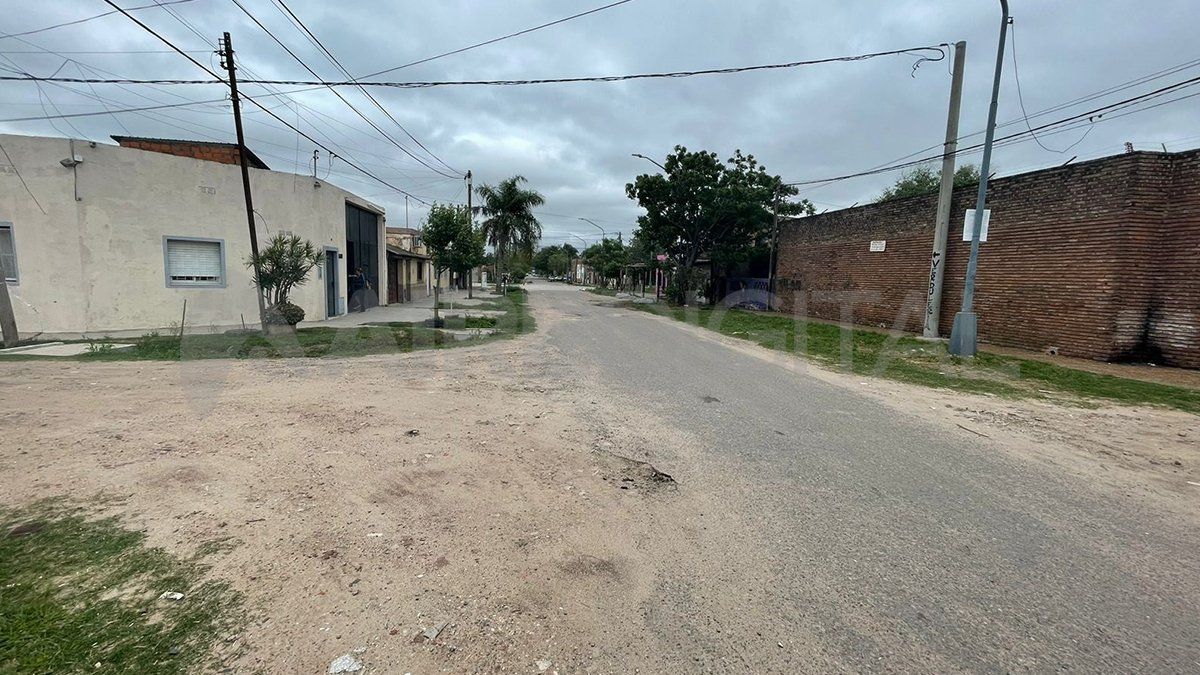 Los delincuentes esperaron a que la víctima salga del domicilio para sorprenderla y meterla hacia adentro. Los delincuentes esperaron a que la víctima salga del domicilio para sorprenderla y meterla hacia adentro.