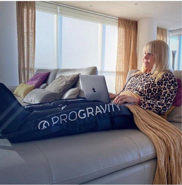 VENTANALES MUY AMPLIOS, MUCHA LUZ Y COLORES CLAROS, LA AMBIENTACION INTERIOR DE LA VIVIENDA.