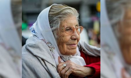Azucena Díaz, una de las figuras más emblemáticas de la organización Madres de Plaza de Mayo, falleció este domingo. Azucena Díaz, una de las figuras más emblemáticas de la organización Madres de Plaza de Mayo, falleció este domingo.