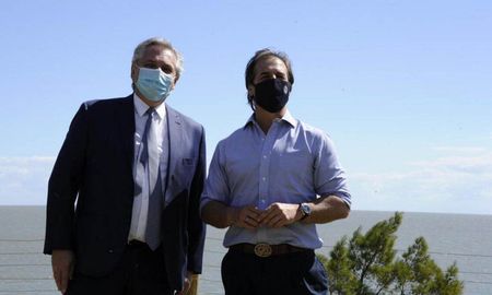 El presidente Alberto Fernández en la última visita que hizo a Uruguay, con el mandatario del país vecino, Luis Lacalle Pou. El presidente Alberto Fernández en la última visita que hizo a Uruguay, con el mandatario del país vecino, Luis Lacalle Pou.