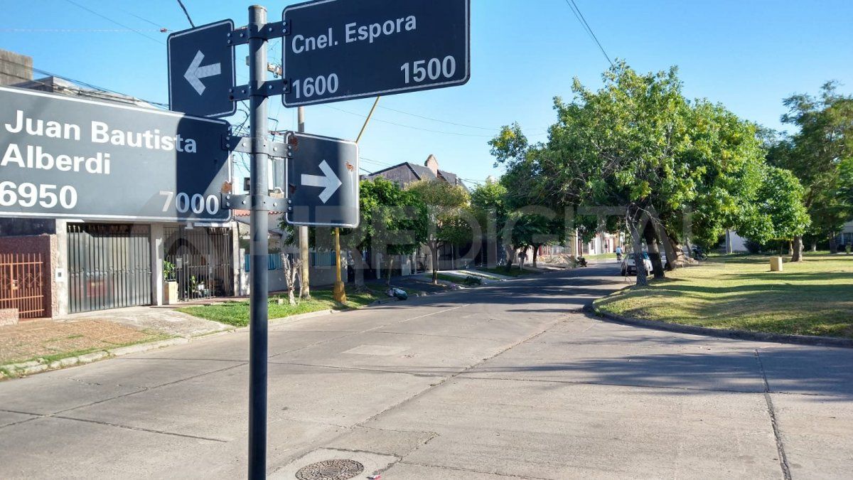 Dos motochorros asaltaron y dispararon contra un cadete en Alberdi al 7000 en el barrio Guadalupe.