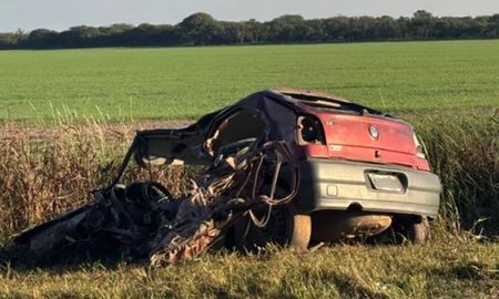 Así quedó el vehículo en el que viajaban las víctimas fatales. Así quedó el vehículo en el que viajaban las víctimas fatales.