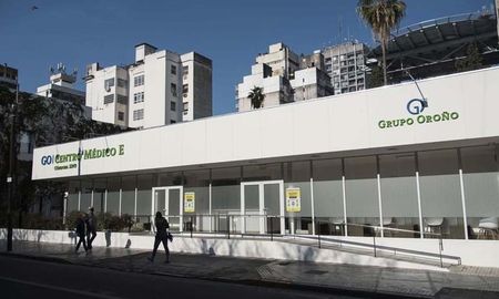 Una trabajadora del Grupo Oroño que se desempeña en la oficinas administrativas de Córdoba al 2200 dio positivo de Covid-19 por lo cual las autoridades del establecimiento decidieron el cierre de las mismas y procedieron al aislamiento de otras 20 personas que trabajan en ese sector. Una trabajadora del Grupo Oroño que se desempeña en la oficinas administrativas de Córdoba al 2200 dio positivo de Covid-19 por lo cual las autoridades del establecimiento decidieron el cierre de las mismas y procedieron al aislamiento de otras 20 personas que trabajan en ese sector.