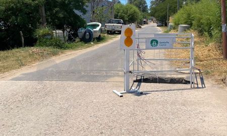 El corralito de prevención está colocado hace casi un mes en el puente Colastiné Sur. Se espera que entre lunes y miércoles de la próxima semana sea retirado post reparación. El corralito de prevención está colocado hace casi un mes en el puente Colastiné Sur. Se espera que entre lunes y miércoles de la próxima semana sea retirado post reparación.