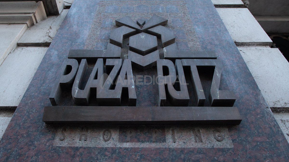 En 1993 abrió el shopping Plaza Ritz.