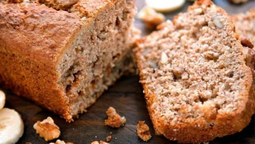 altText(Budín de zanahoria y manzana sin harina ni azúcar: la receta húmeda y saludable ideal para el mate)}