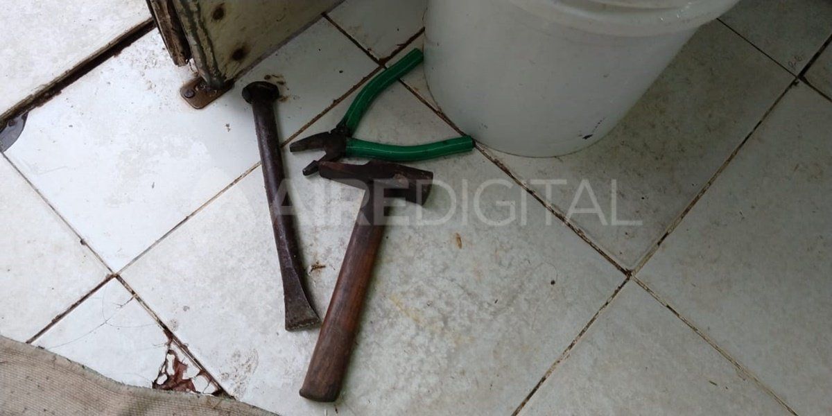 En el lugar se encontraron las herramientas utilizadas para violentar las aberturas e ingresar al jard&iacute;n