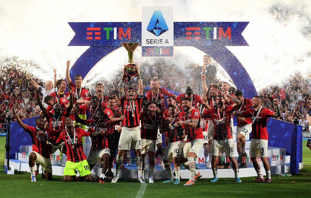 AC Milan se coronó campeón de la Serie A de Italia tras golear al Sassuolo