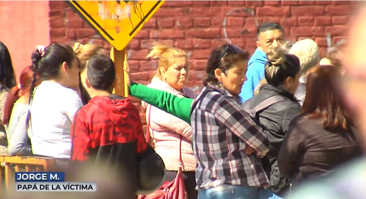 La familia del niño, de 11 años, hizo una denuncia penal luego de que dos chicos que asisten a su mismo año lo atacaran de manera sádica durante un recreo.