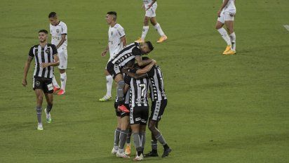 El Atlético Mineiro de Sampaoli perdió y comparte la cima del torneo con Coudet