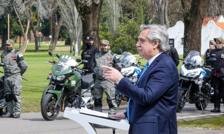 “Los delitos ocurren en las sociedades más desiguales, y nosotros tenemos un deber con los últimos que son precisamente los que necesitan la oportunidad de salir de esos lugares”, afirmó el presidente de la Nación “Los delitos ocurren en las sociedades más desiguales, y nosotros tenemos un deber con los últimos que son precisamente los que necesitan la oportunidad de salir de esos lugares”, afirmó el presidente de la Nación
