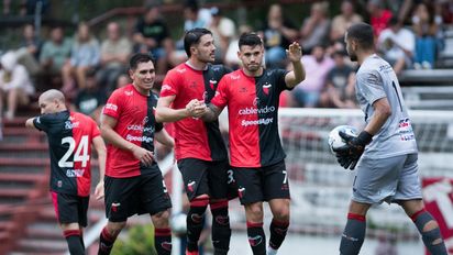Colón y un paisaje típico de pretemporada futbolera en el Parque Saroldi de Montevideo