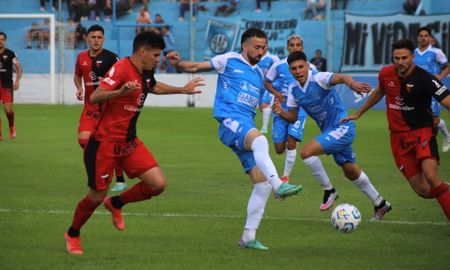 Colón perdió ante Estudiantes de Río Cuarto y profundiza una de sus crisis más importantes de su historia moderna. Colón perdió ante Estudiantes de Río Cuarto y profundiza una de sus crisis más importantes de su historia moderna.